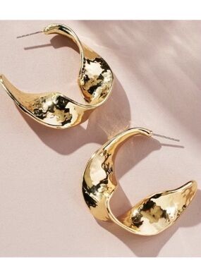 New! Classic Gold Twist Hoop Earrings (1076) NWOT
